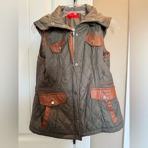 Fashionomics Quilted Vest with Brown Trim Medium